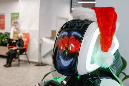 Un robot realiza varias pruebas de condiciones de salud se ve en el centro de servicios públicos en Moscú, Rusia. El 21 de diciembre de 2020. REUTERS / Maxim Shemetov
